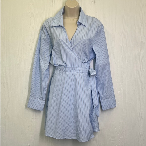 Lulus - Hamptons Aesthetic Blue White Striped Long Sleeve Wrap Dress Size Medium - Picture 4 of 13
